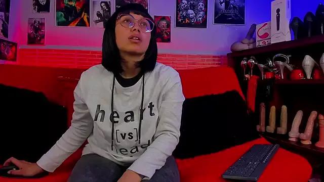 Photos of lilith-deveraux from StripChat is Freechat