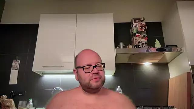 Photos of theitalianbear from StripChat is Freechat